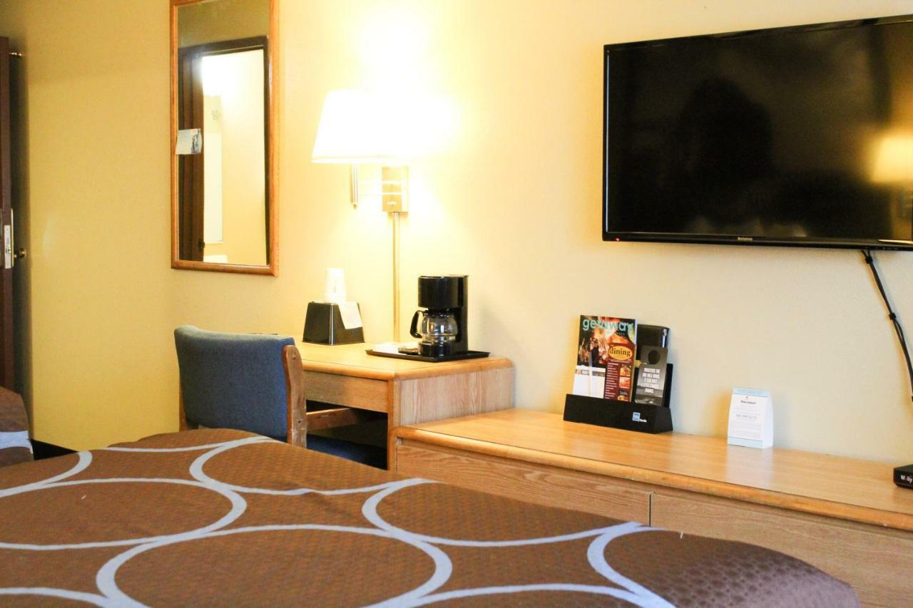 Super 8 By Wyndham Carson City Lake Tahoe Exterior foto
